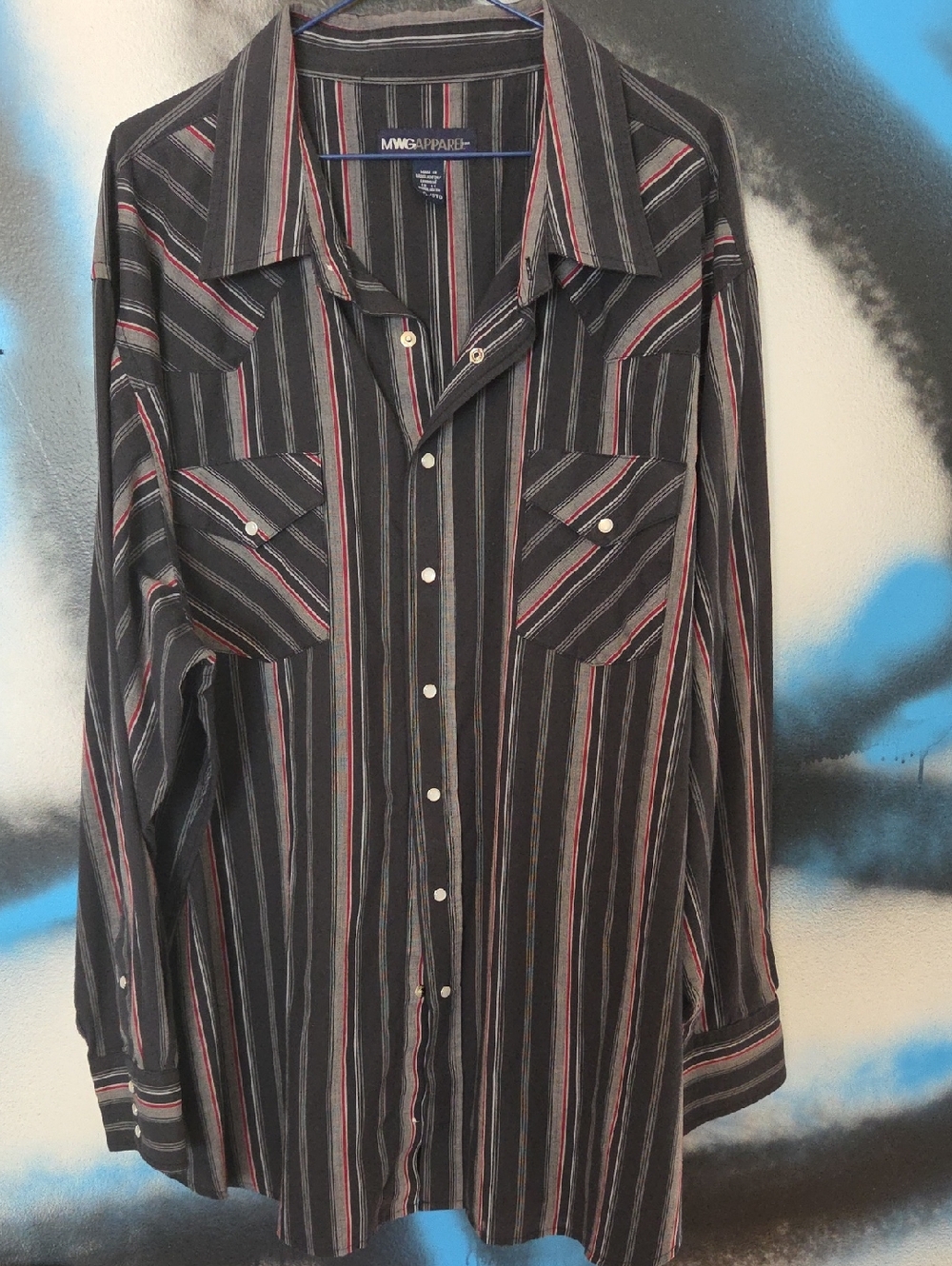 MMG Apparel Men’s Black Vertical Stripe Snap Button-Down Shirt